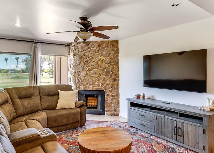 Golf Views & Pool Access: Holiday home Scottsdale