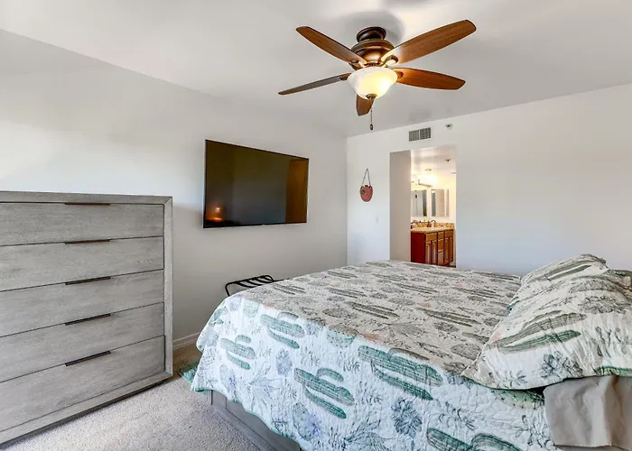 Golf Views & Pool Access: Scottsdale