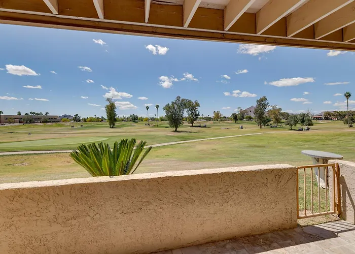 Golf Views & Pool Access: Holiday home Scottsdale