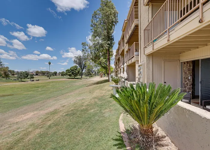 Golf Views & Pool Access: Scottsdale