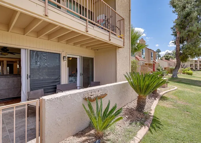 Golf Views & Pool Access: Scottsdale